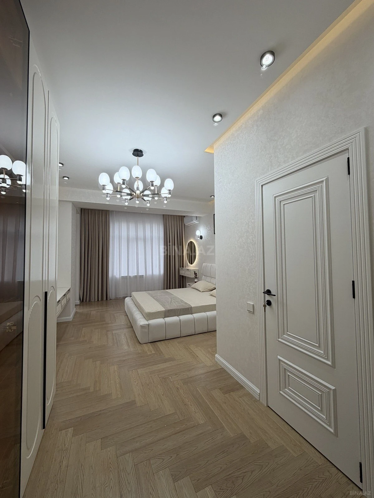 Satılır 3 otaqlı mənzil 135 m²