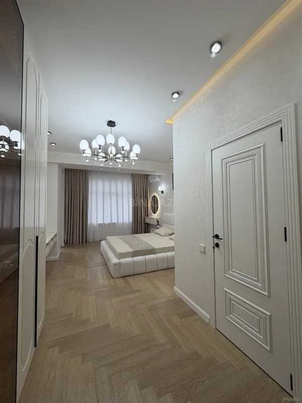 Satılır 3 otaqlı mənzil 135 m²