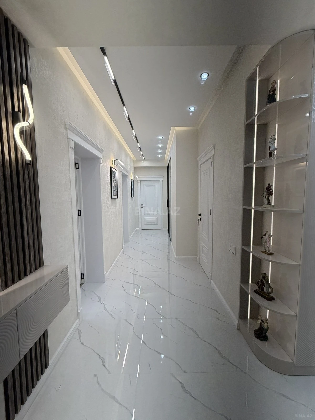 Satılır 3 otaqlı mənzil 135 m²