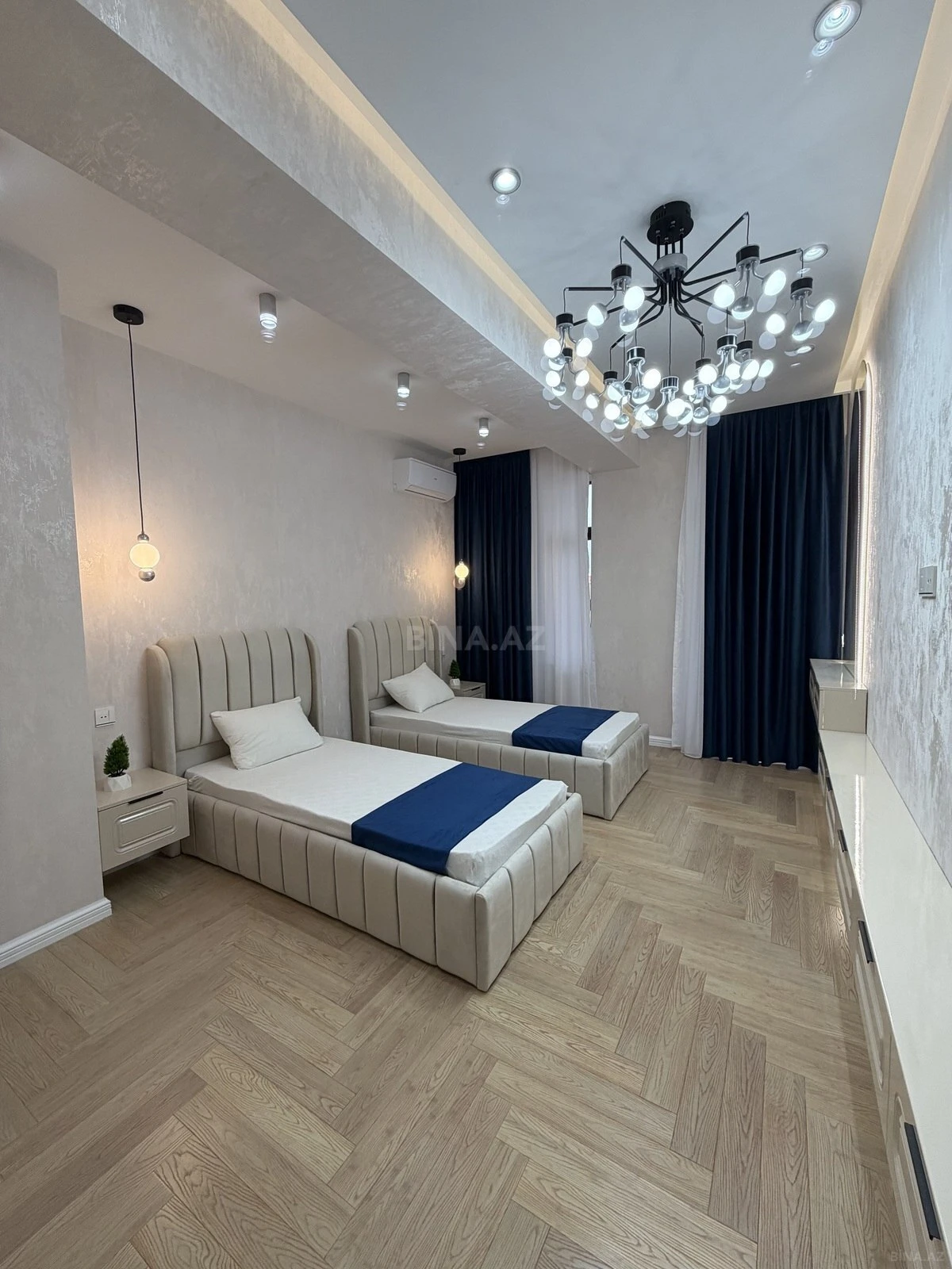 Satılır 3 otaqlı mənzil 135 m²