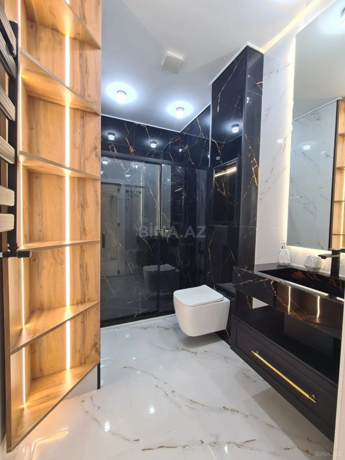 Satılır 3 otaqlı mənzil 135 m²