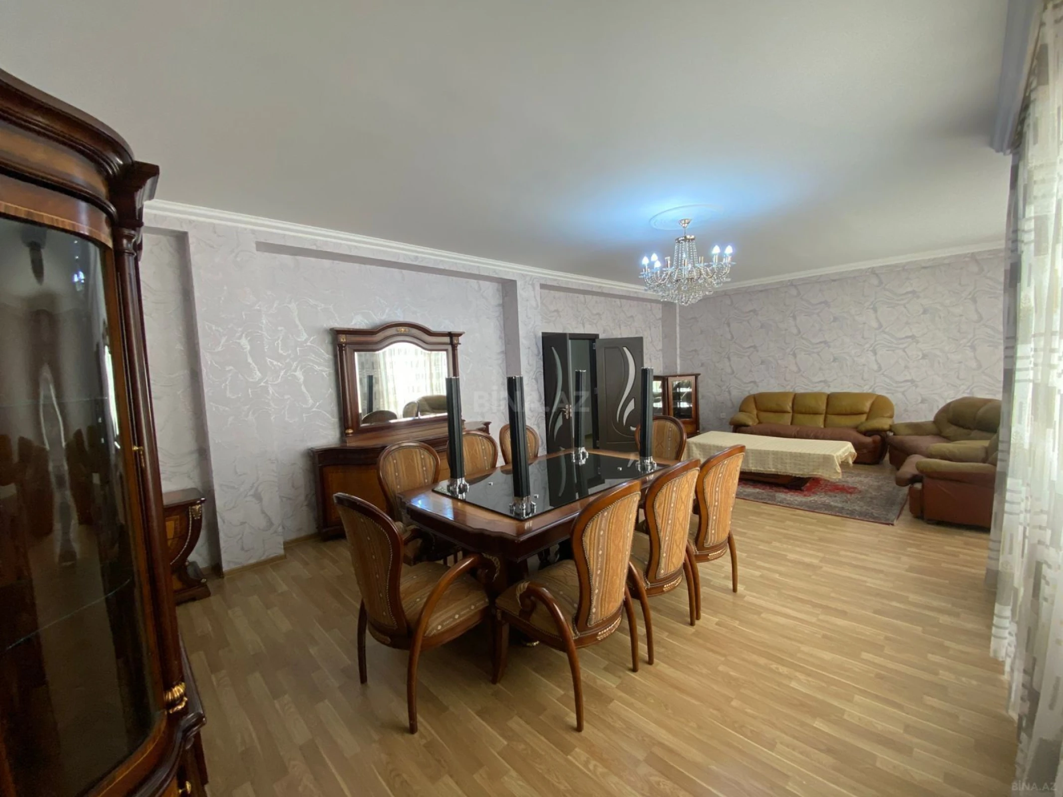 Kirayə verilir 3 otaqlı mənzil 140 m²