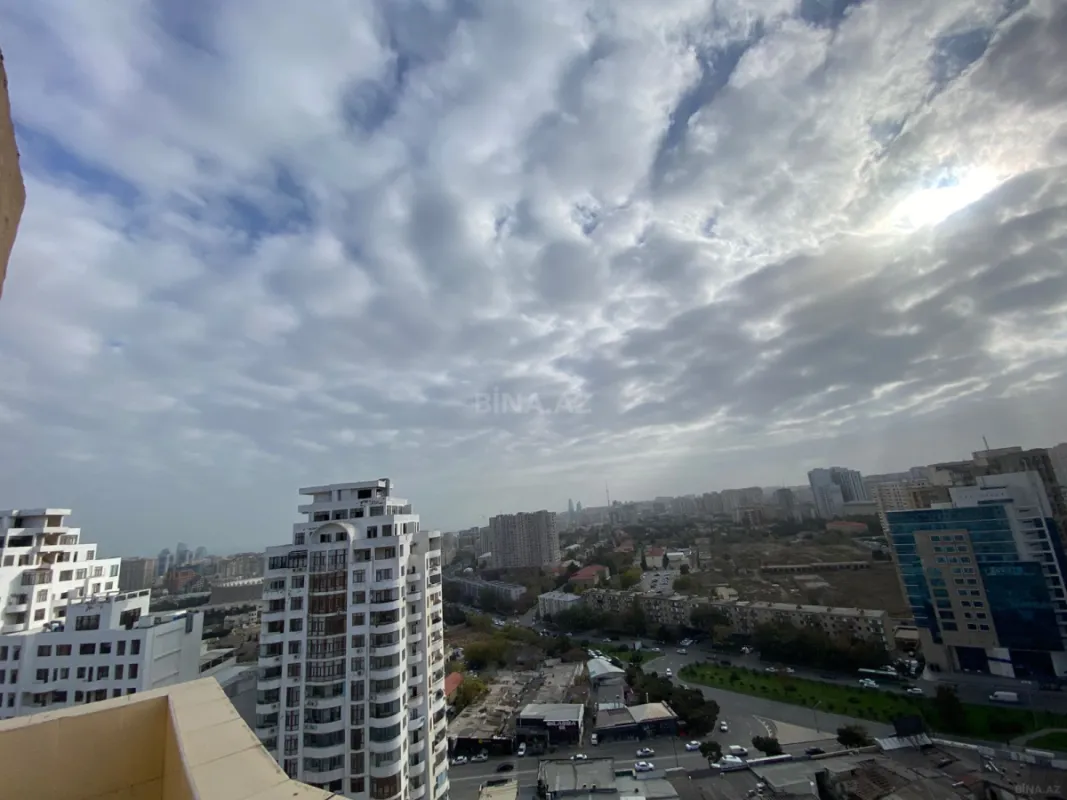 Kirayə verilir 3 otaqlı mənzil 140 m²