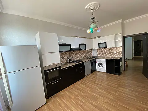 Kirayə verilir 3 otaqlı mənzil 140 m²