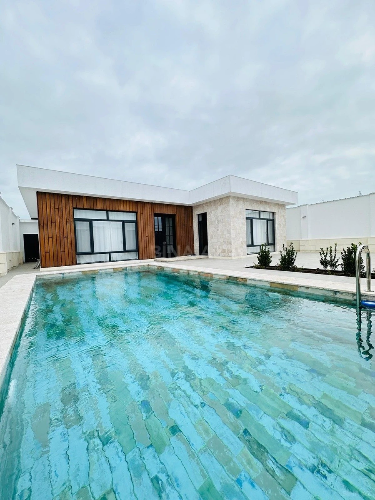 Kirayə verilir 4 otaqlı həyət evi 250 m²