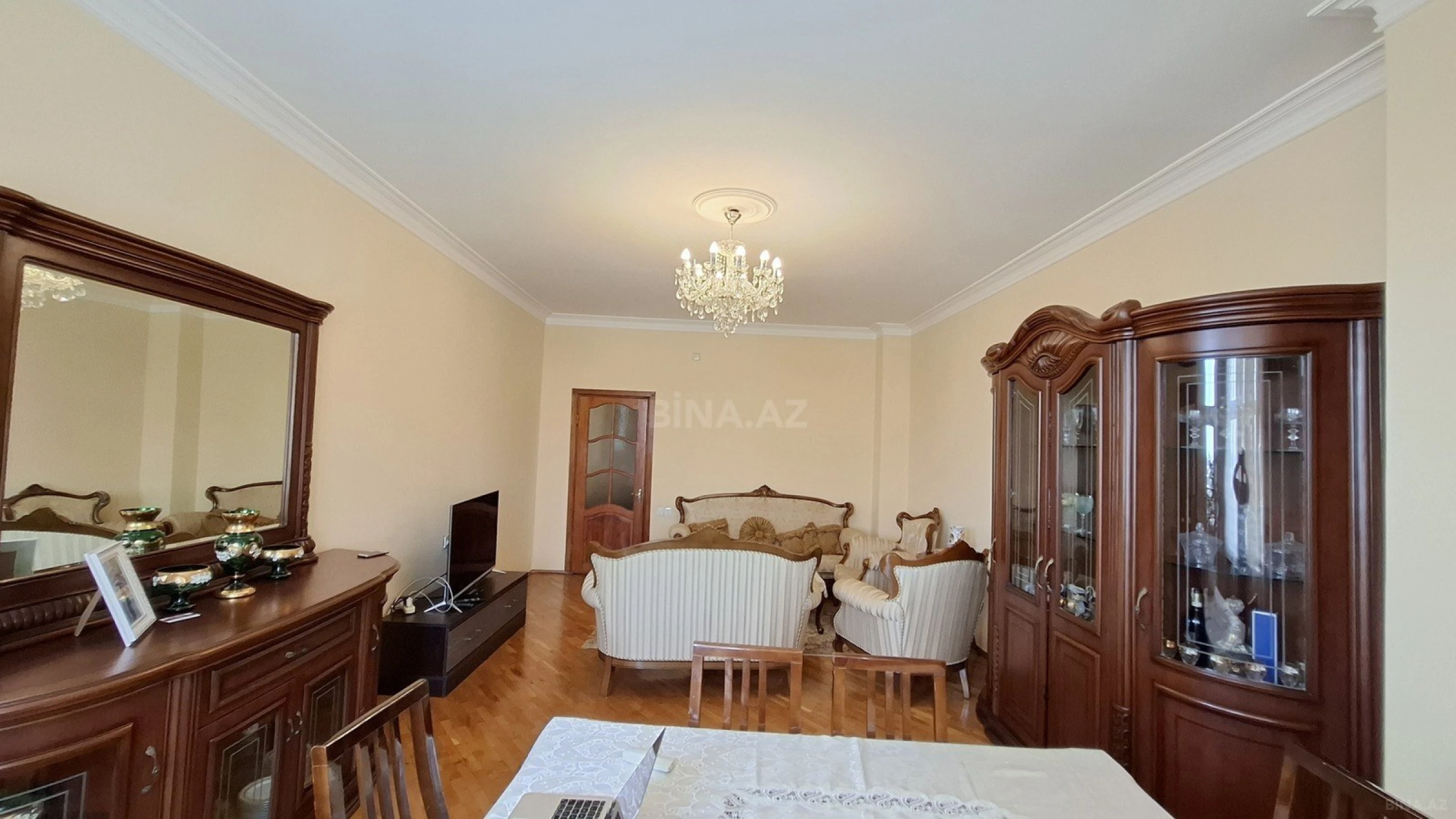 Satılır 3 otaqlı mənzil 130 m²