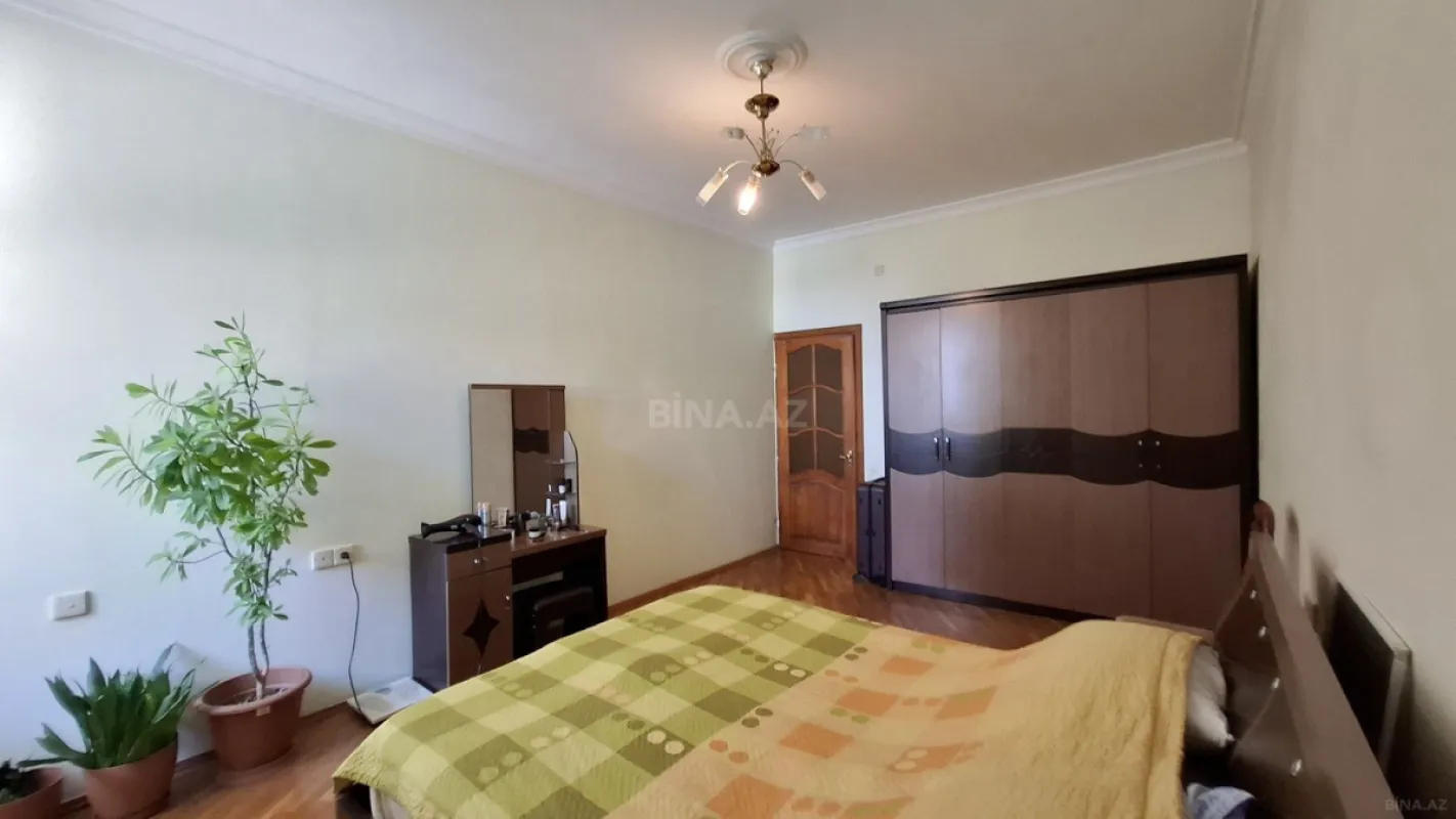 Satılır 3 otaqlı mənzil 130 m²