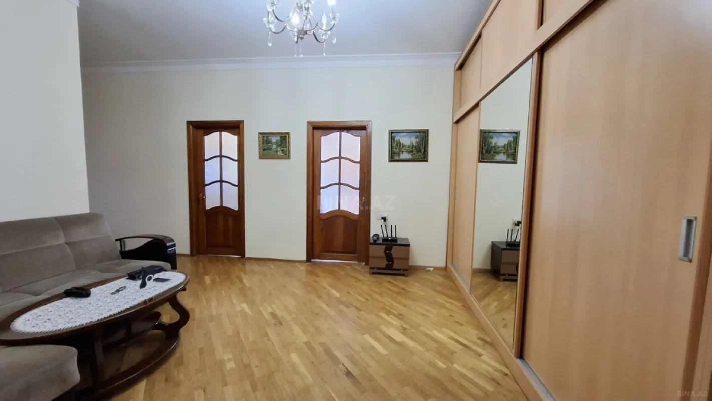 Satılır 3 otaqlı mənzil 130 m²