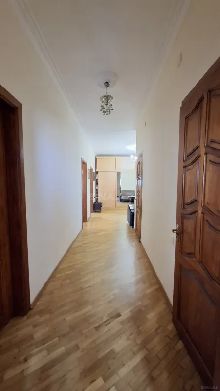Satılır 3 otaqlı mənzil 130 m²