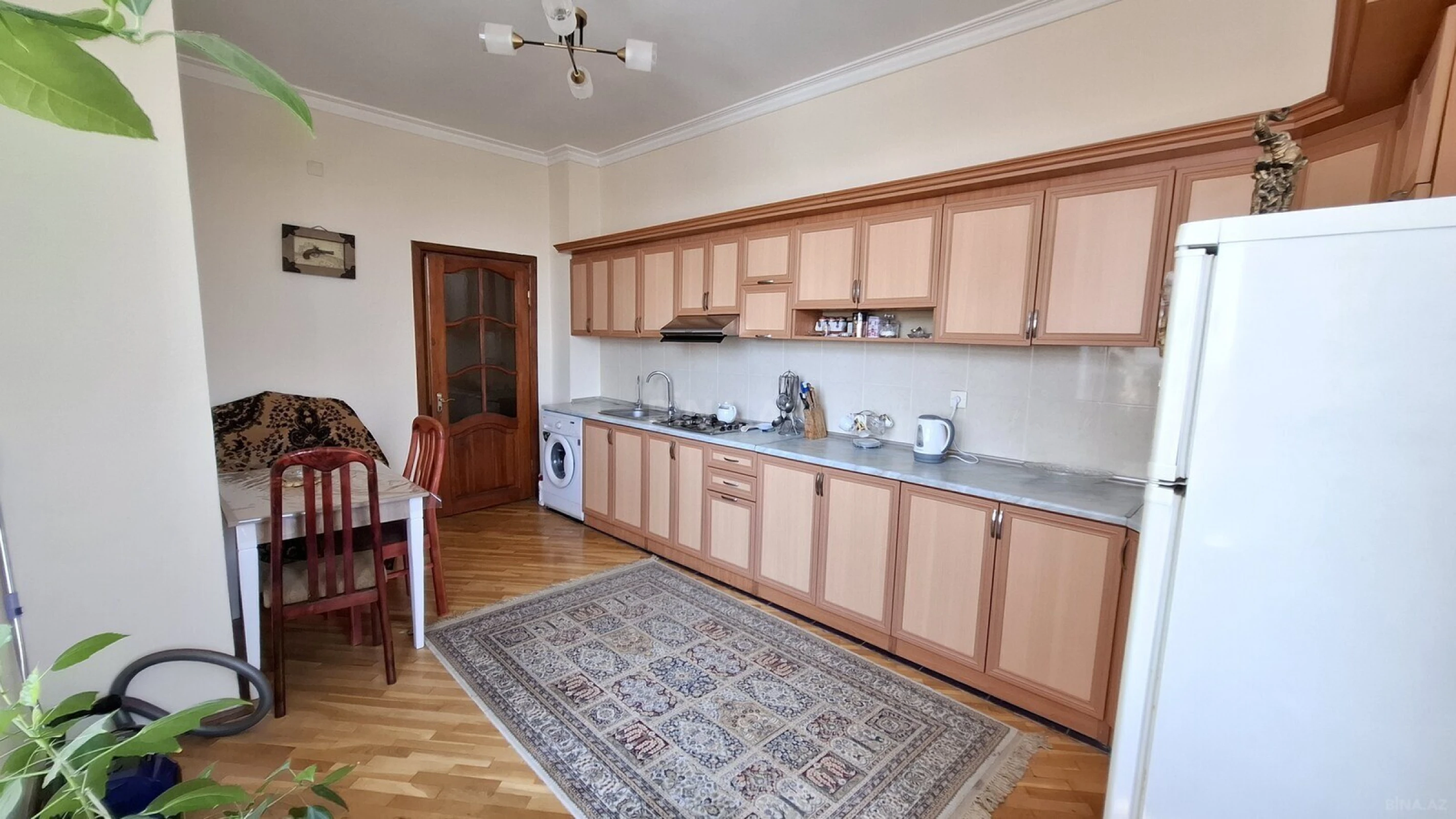 Satılır 3 otaqlı mənzil 130 m²