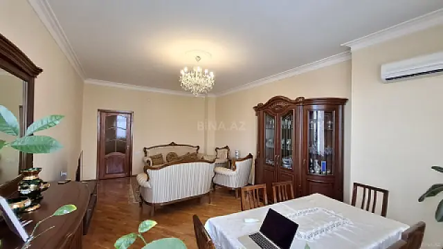 Satılır 3 otaqlı mənzil 130 m²