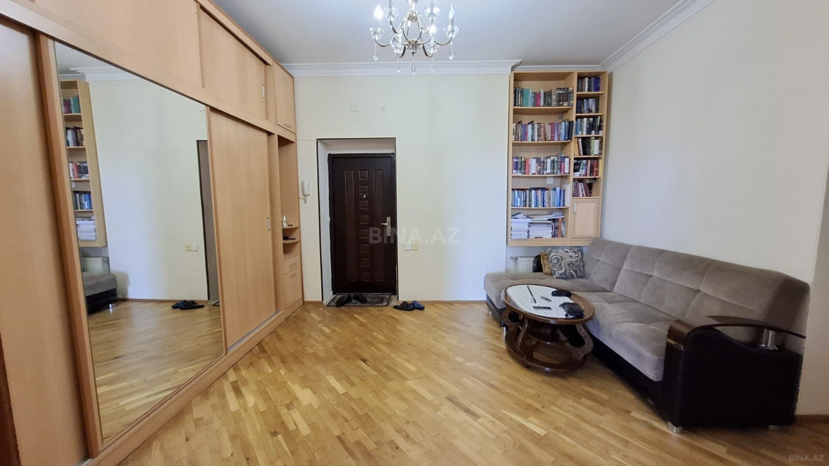 Satılır 3 otaqlı mənzil 130 m²