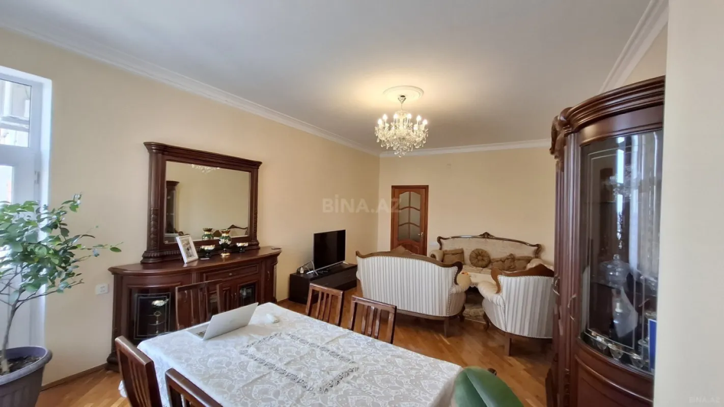 Satılır 3 otaqlı mənzil 130 m²