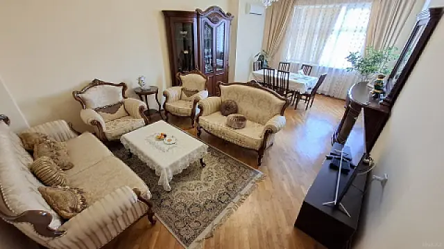 Satılır 3 otaqlı mənzil 130 m²
