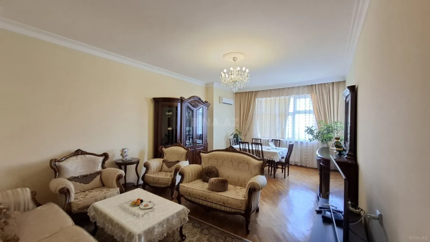 Satılır 3 otaqlı mənzil 130 m²