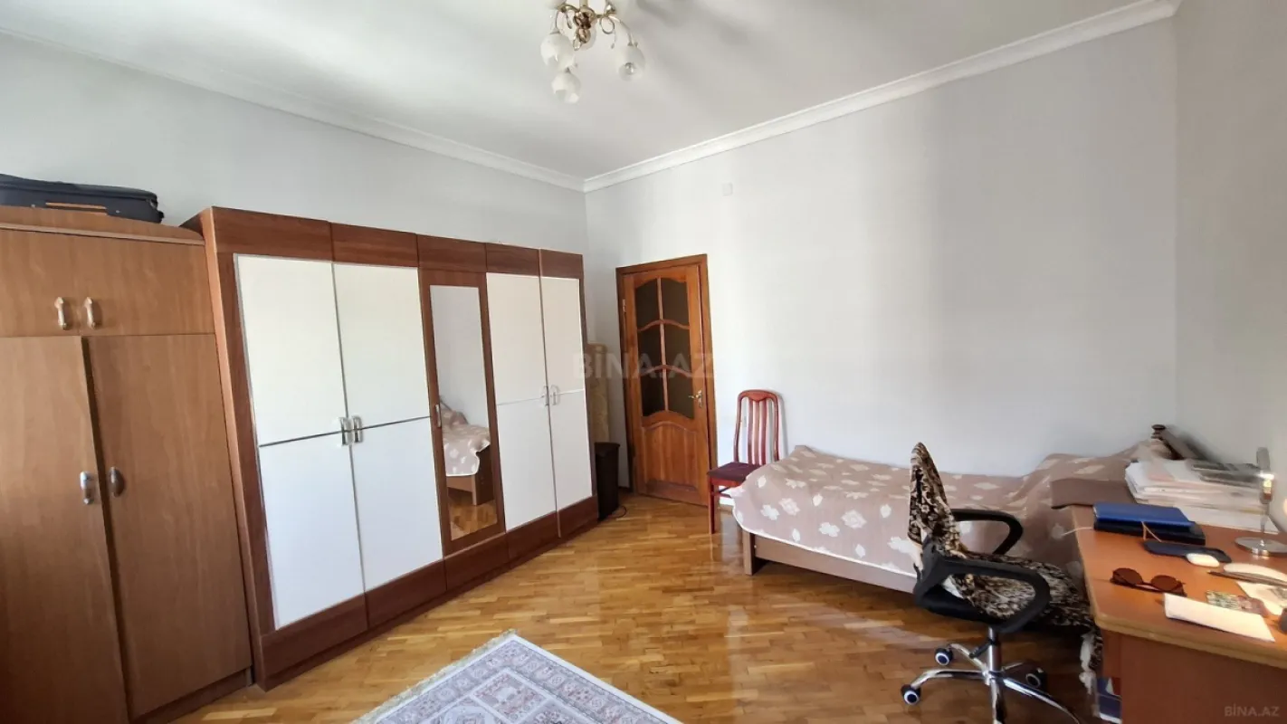 Satılır 3 otaqlı mənzil 130 m²