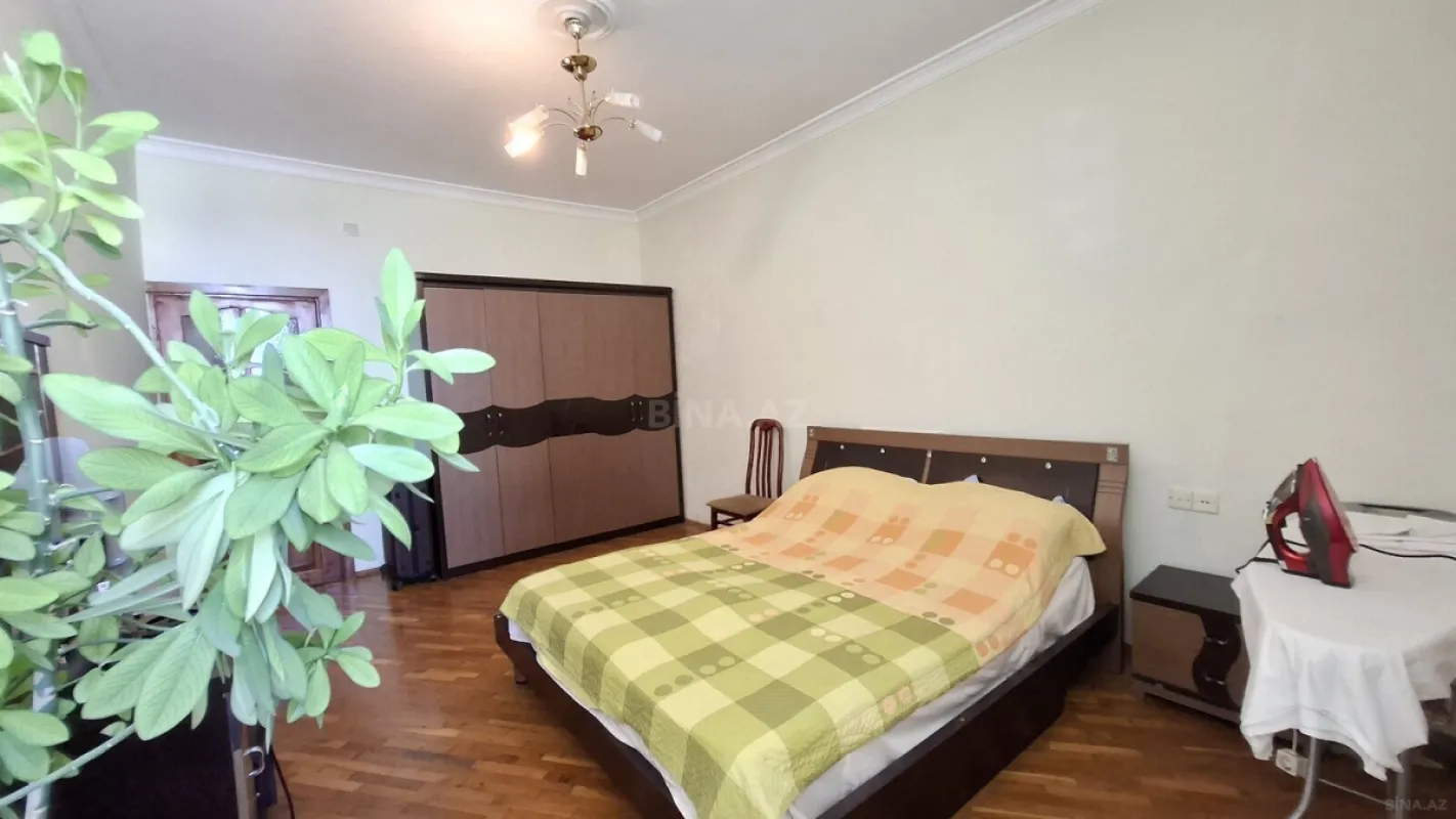 Satılır 3 otaqlı mənzil 130 m²