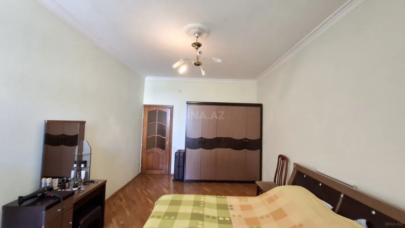 Satılır 3 otaqlı mənzil 130 m²