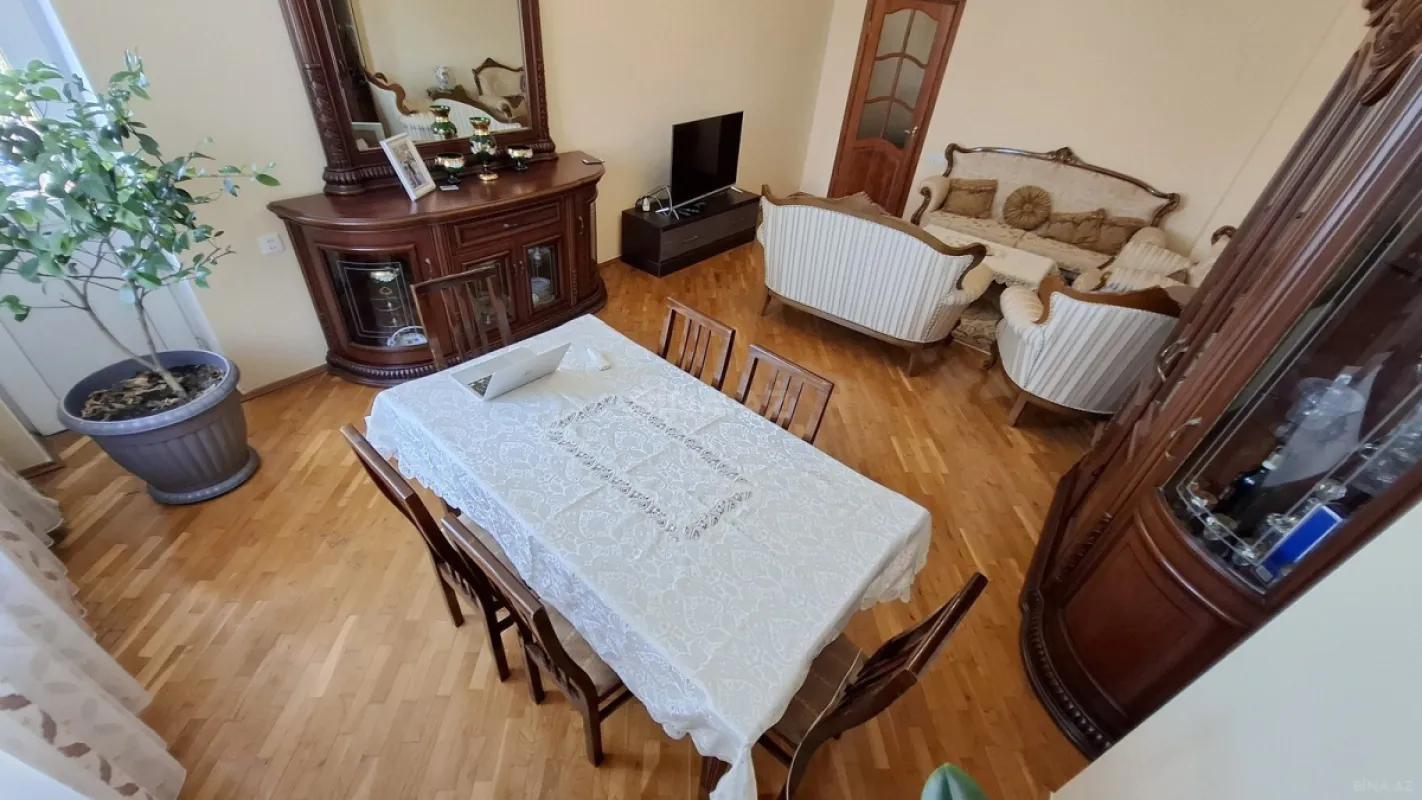 Satılır 3 otaqlı mənzil 130 m²