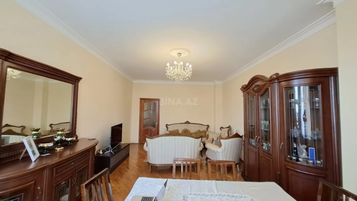 Satılır 3 otaqlı mənzil 130 m²