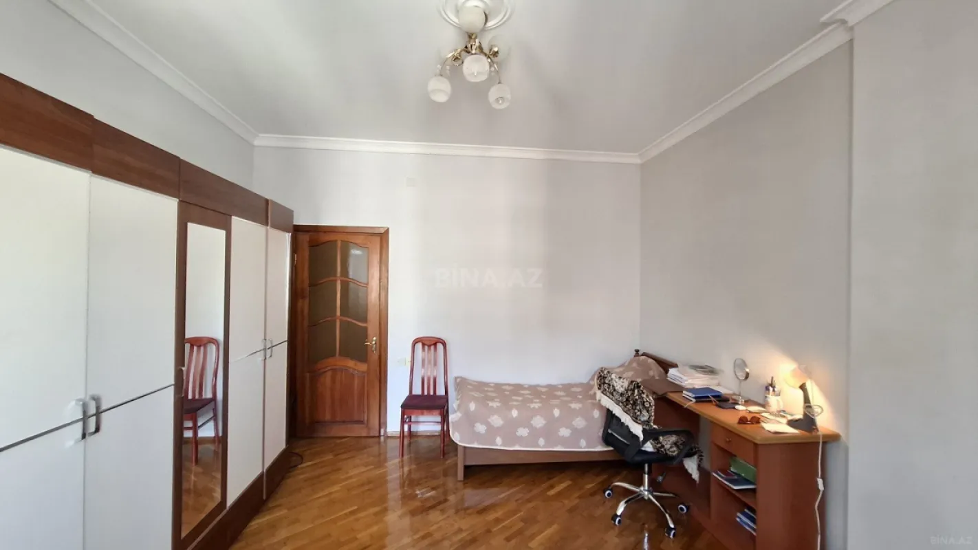 Satılır 3 otaqlı mənzil 130 m²