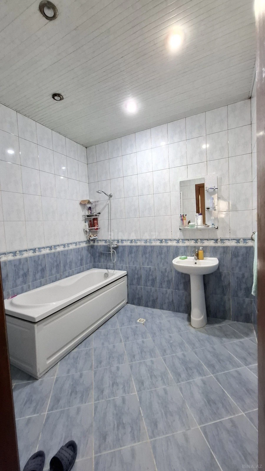 Satılır 3 otaqlı mənzil 130 m²