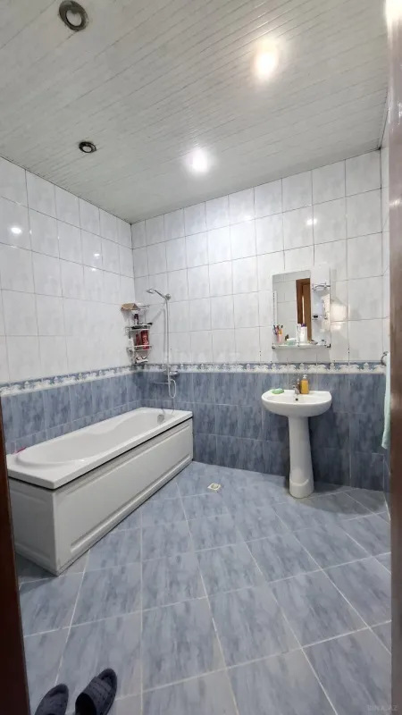Satılır 3 otaqlı mənzil 130 m²