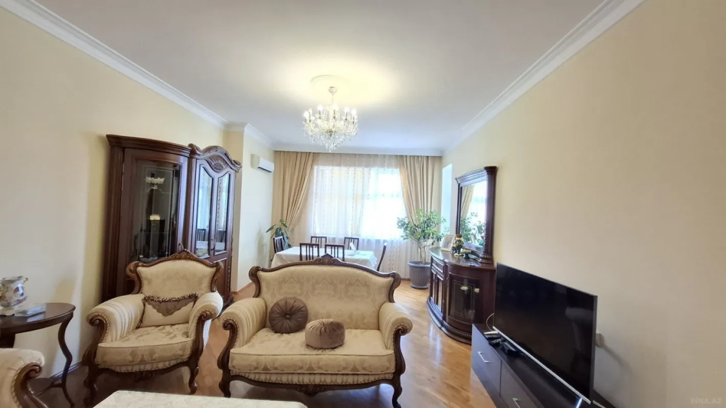 Satılır 3 otaqlı mənzil 130 m²