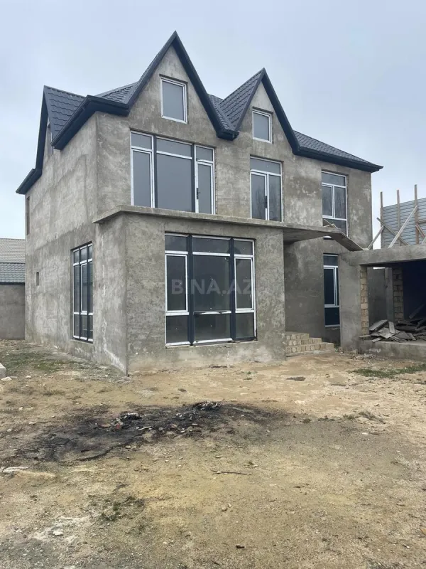 Satılır 5 otaqlı həyət evi 200 m²