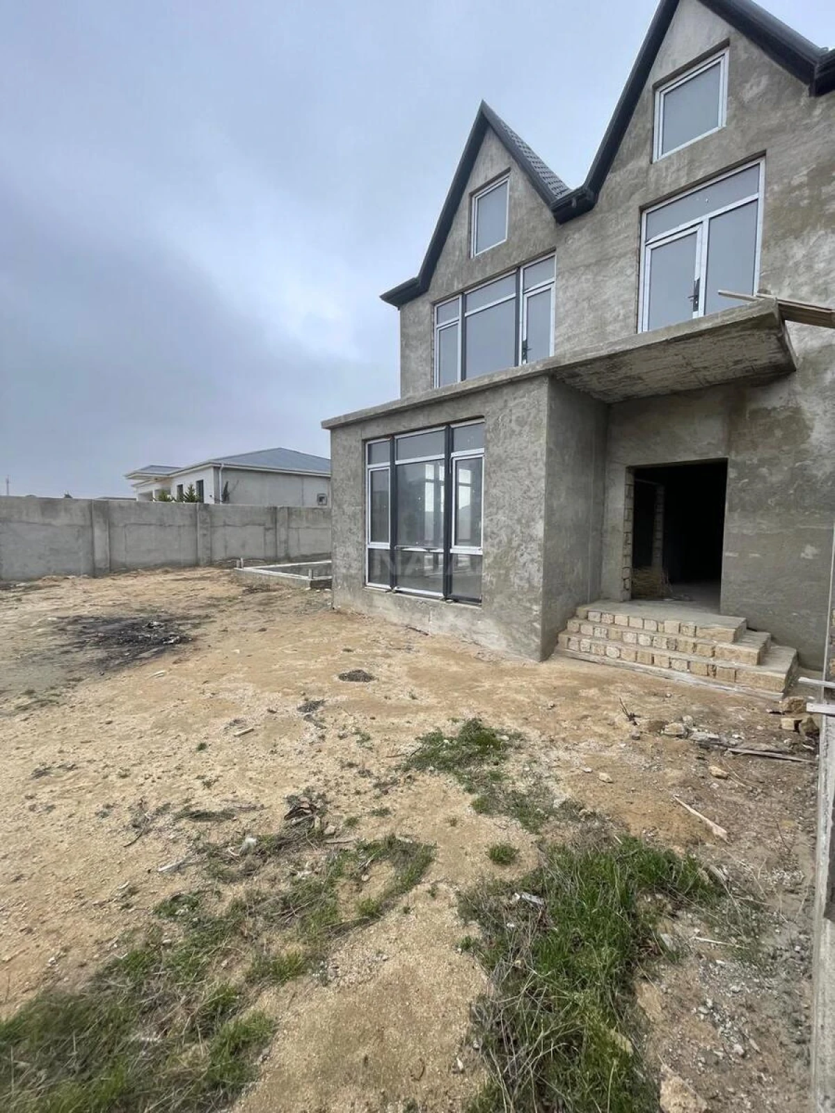 Satılır 5 otaqlı həyət evi 200 m²