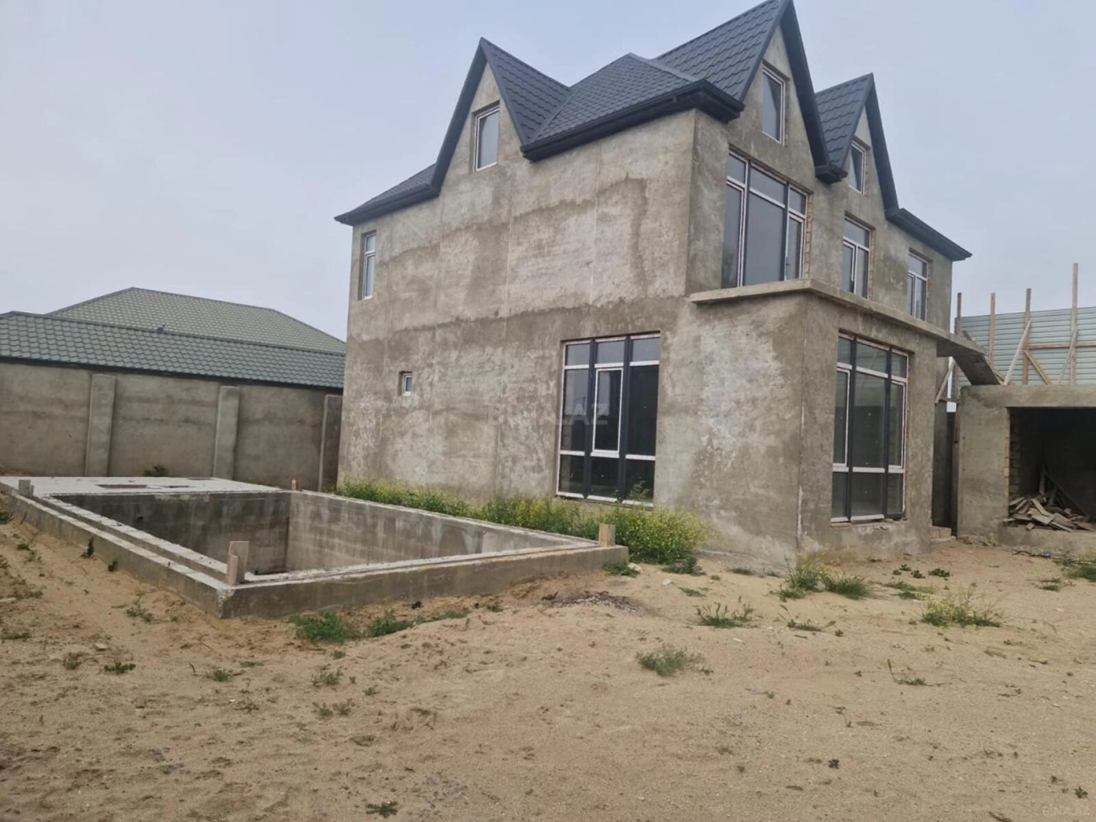 Satılır 5 otaqlı həyət evi 200 m²