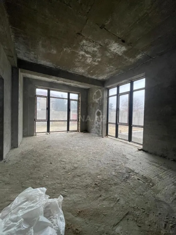 Satılır 5 otaqlı həyət evi 200 m²