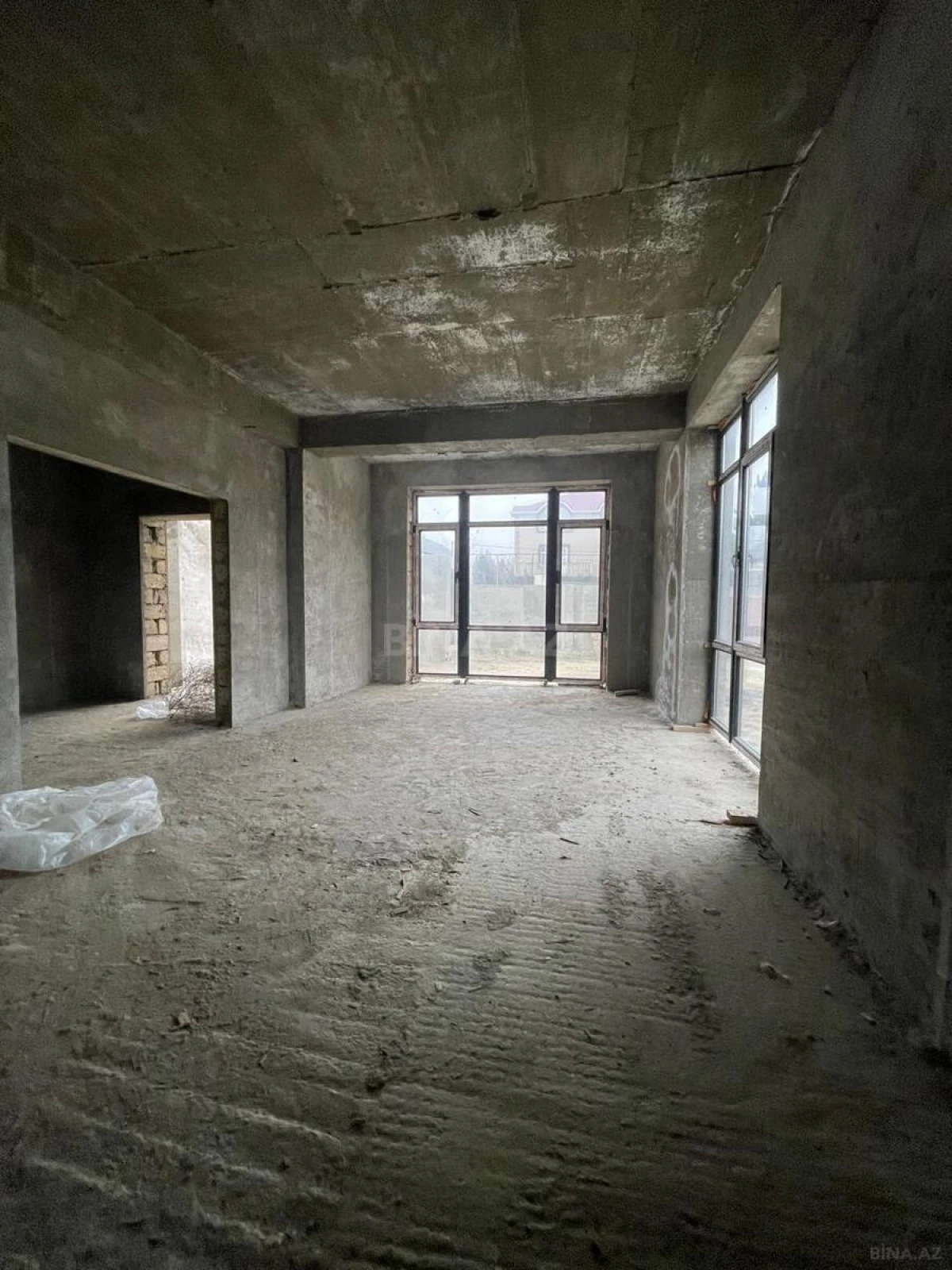 Satılır 5 otaqlı həyət evi 200 m²