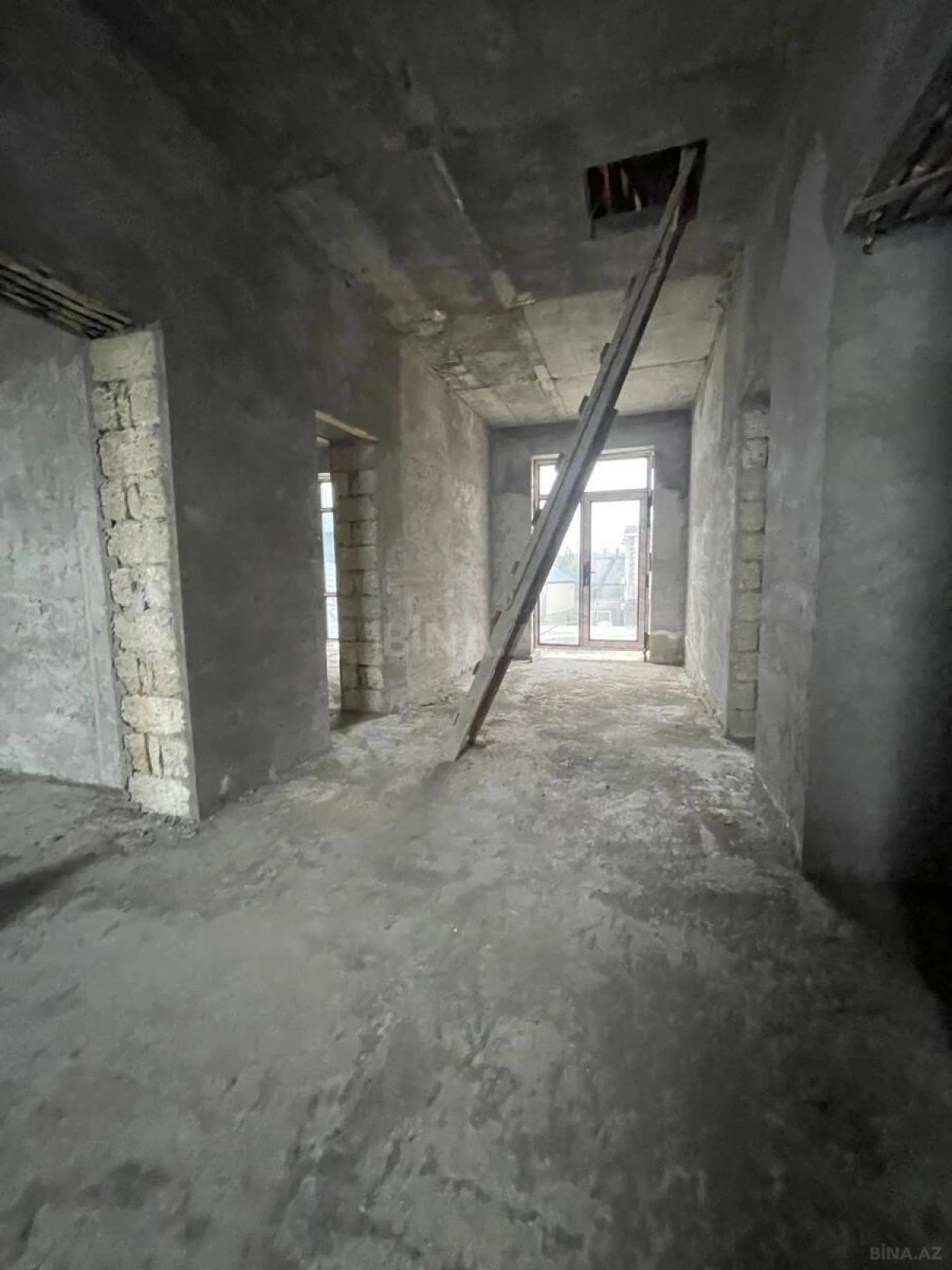 Satılır 5 otaqlı həyət evi 200 m²