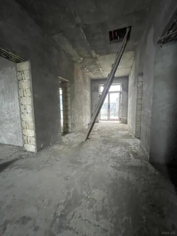 Satılır 5 otaqlı həyət evi 200 m²