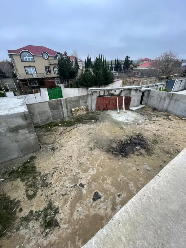 Satılır 5 otaqlı həyət evi 200 m²