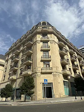 Satılır obyekt 440 m²