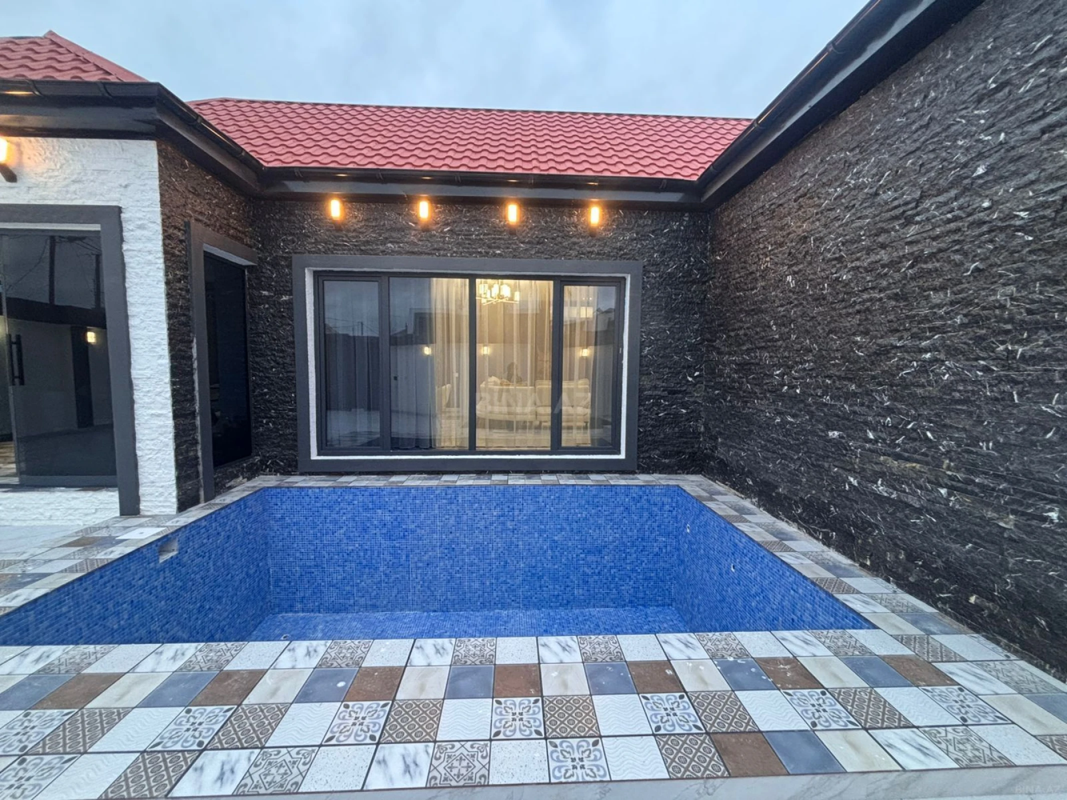 Satılır 4 otaqlı həyət evi 165 m²