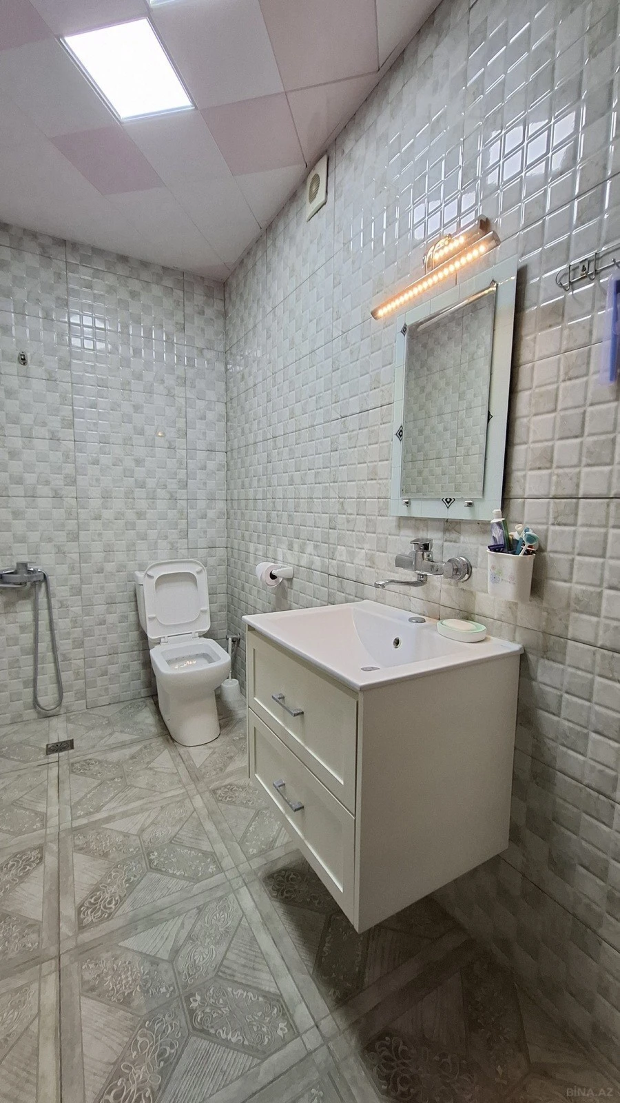 Satılır 2 otaqlı mənzil 65 m²