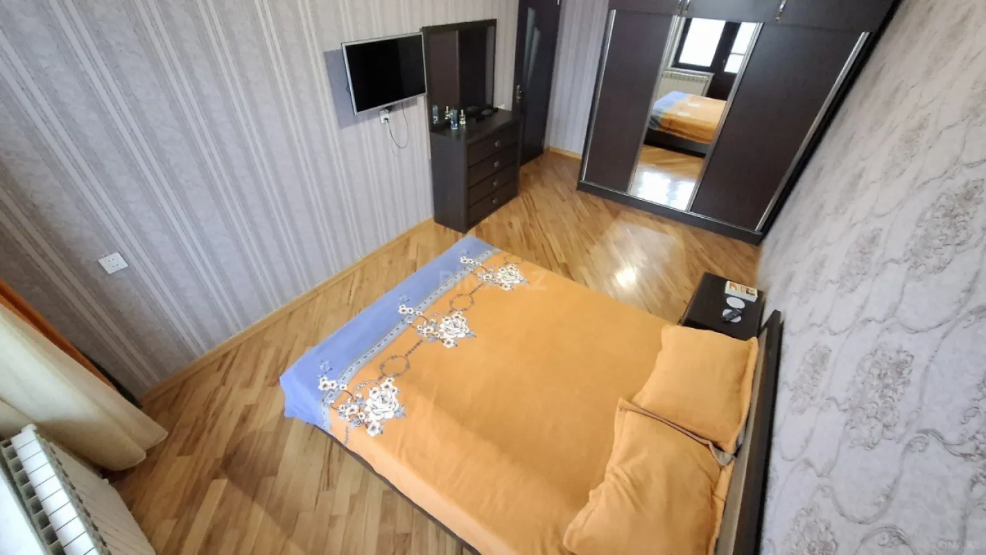 Satılır 2 otaqlı mənzil 65 m²