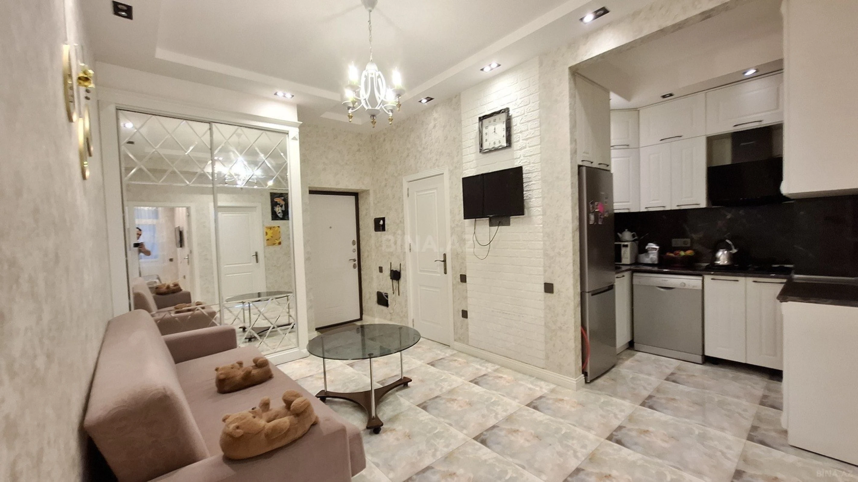 Satılır 2 otaqlı mənzil 67 m²