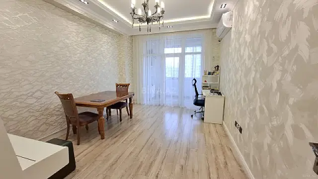 Satılır 2 otaqlı mənzil 67 m²