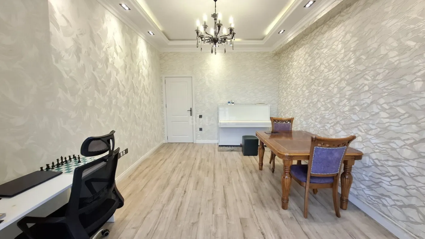 Satılır 2 otaqlı mənzil 67 m²
