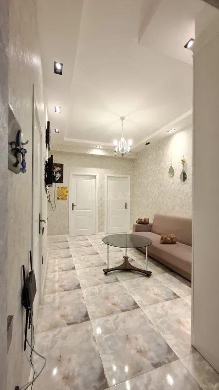 Satılır 2 otaqlı mənzil 67 m²