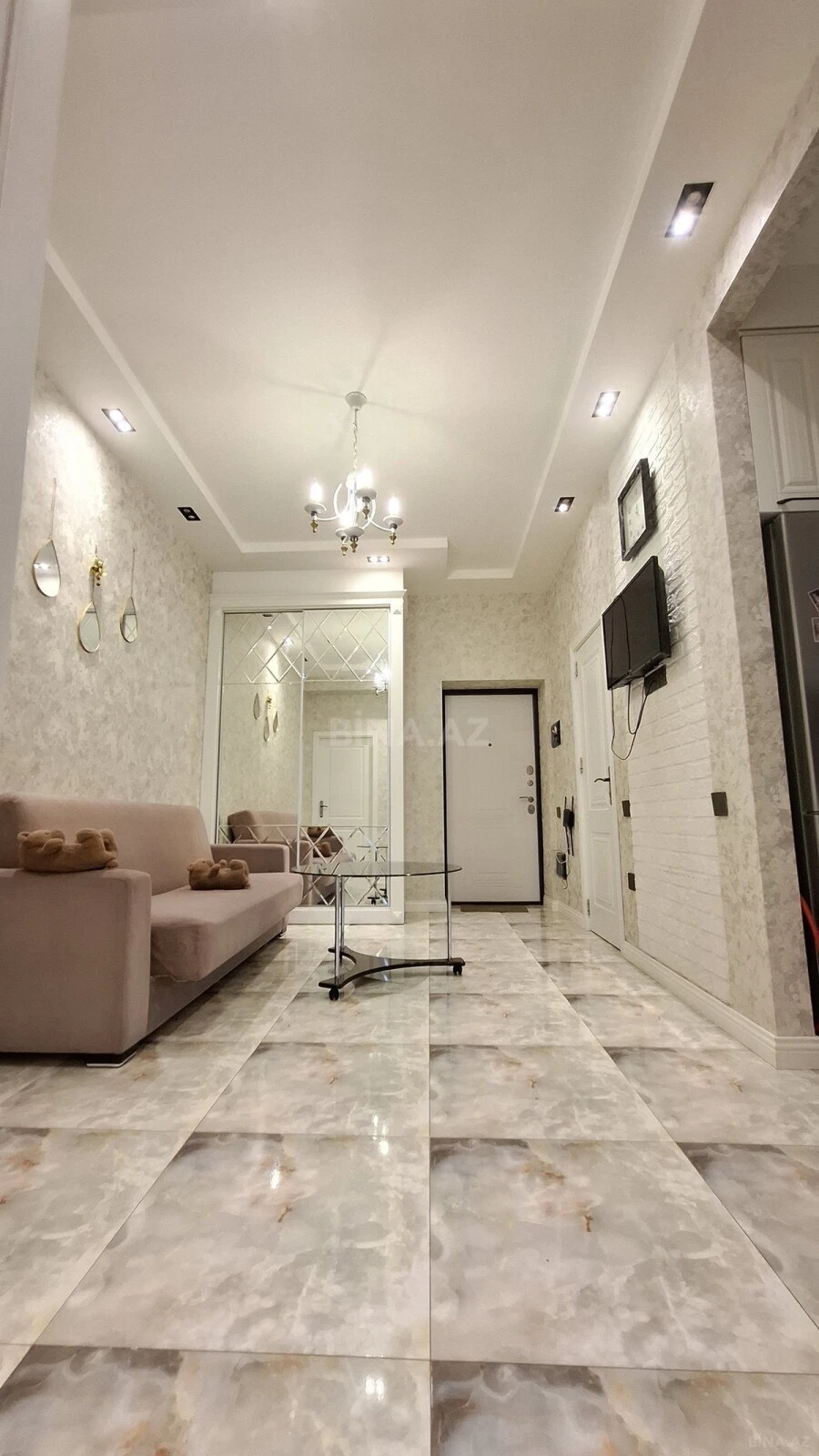 Satılır 2 otaqlı mənzil 67 m²