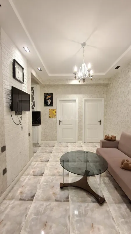 Satılır 2 otaqlı mənzil 67 m²