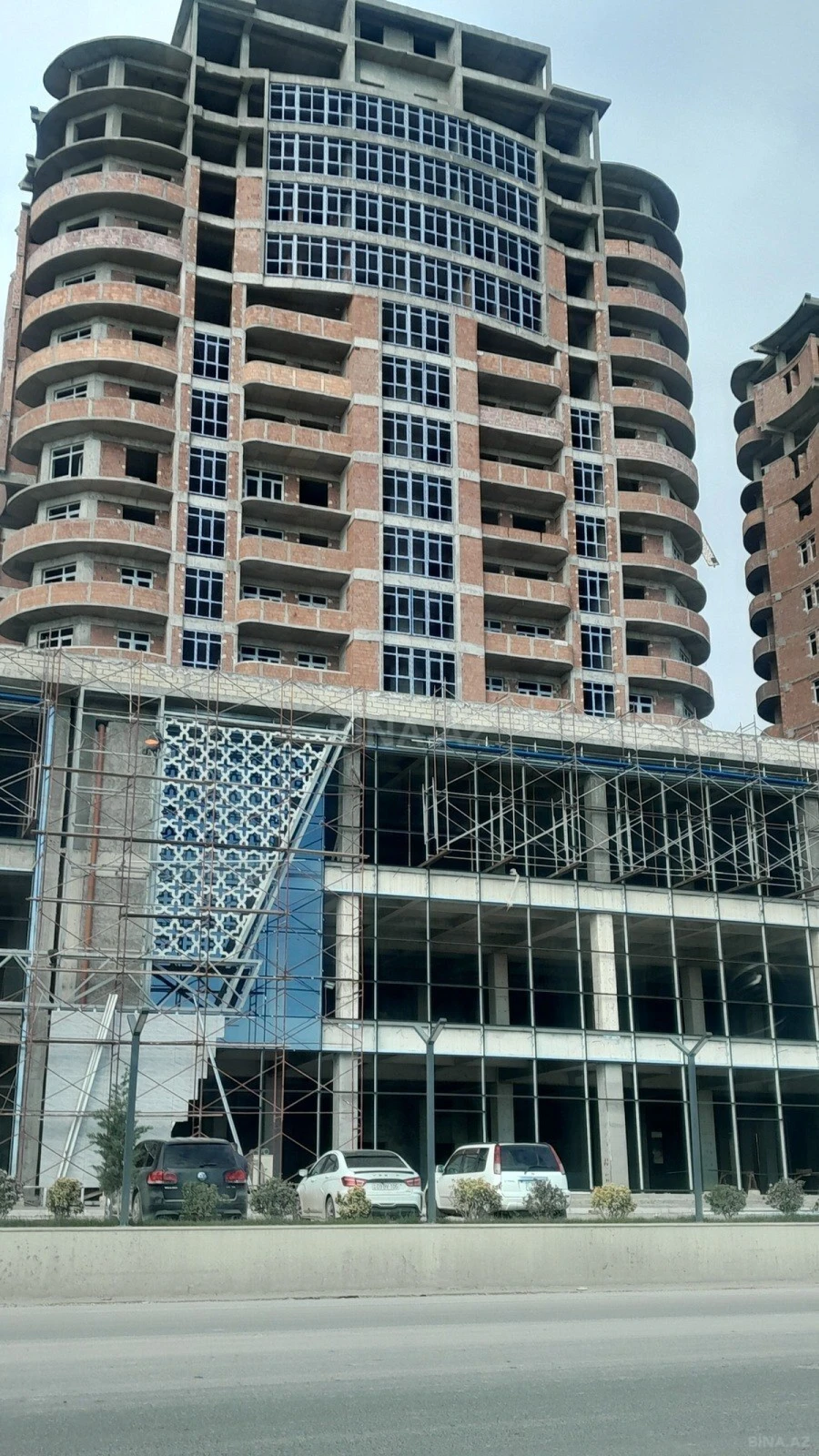 Satılır 3 otaqlı mənzil 129 m²