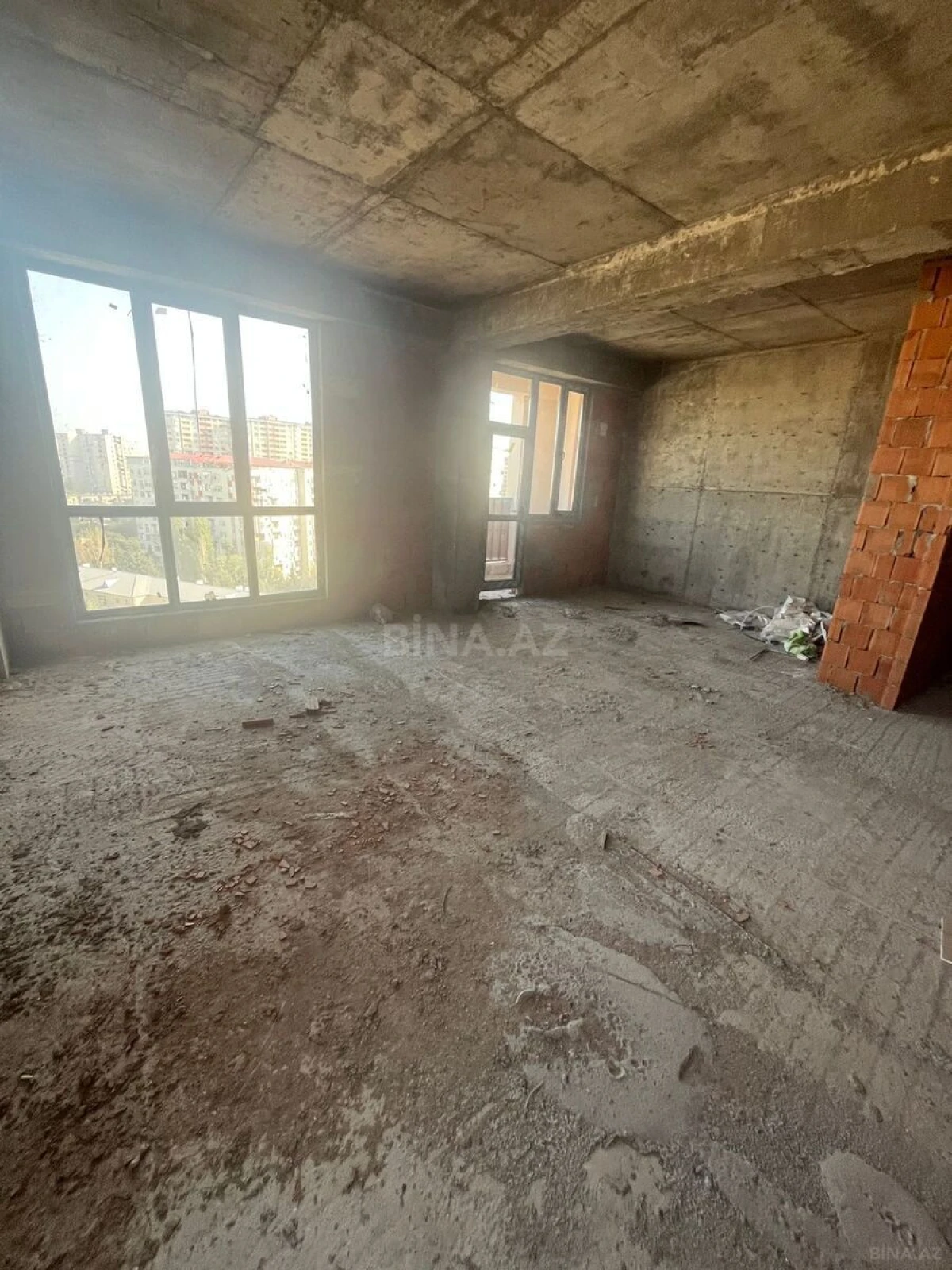 Satılır 2 otaqlı mənzil 101 m²