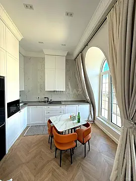 Kirayə verilir 2 otaqlı mənzil 90 m²