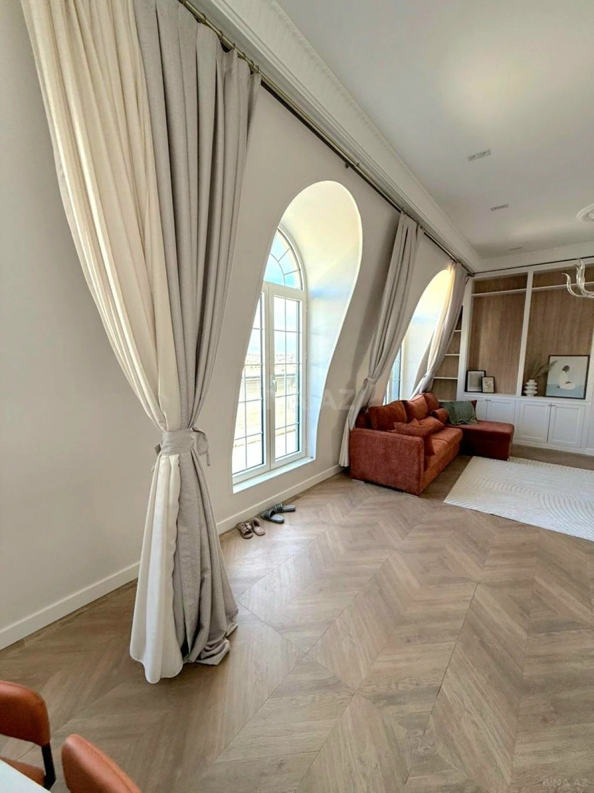 Kirayə verilir 2 otaqlı mənzil 90 m²